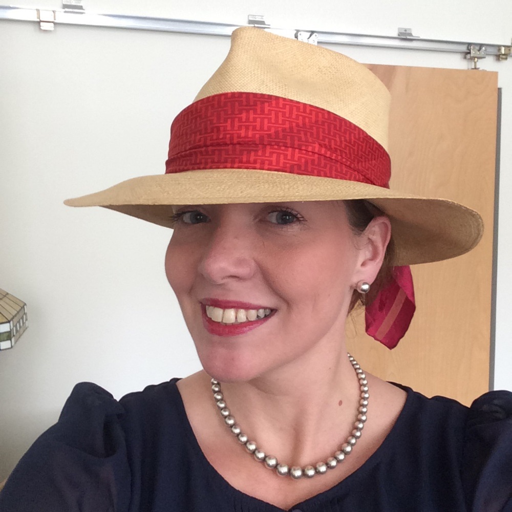 Meet your Posher, Hillary